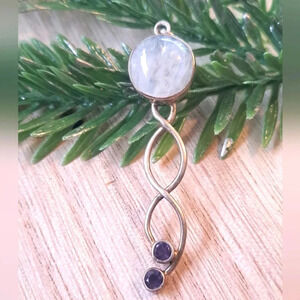 925 sterling penaldante with moonstone and amethyst.